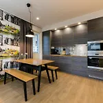 Daire Levin Sirius Visit
